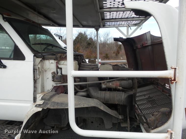 image for item CC9724 2002 Chevrolet C7500 bucket truck