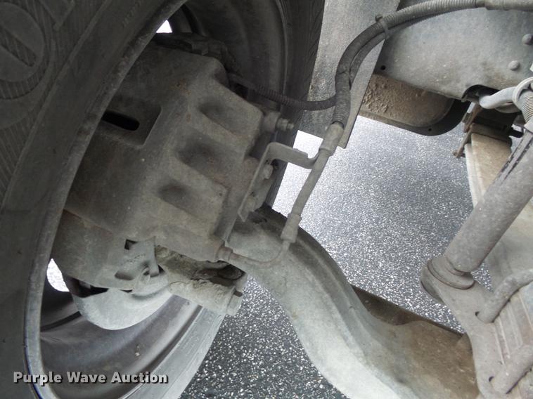 image for item CC9724 2002 Chevrolet C7500 bucket truck