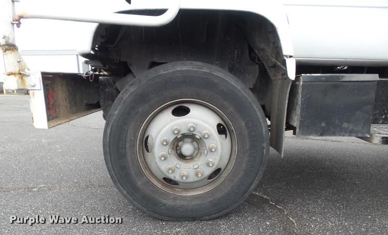 image for item CC9724 2002 Chevrolet C7500 bucket truck