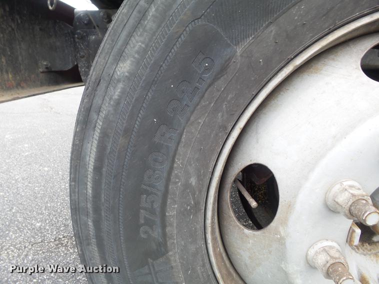 image for item CC9724 2002 Chevrolet C7500 bucket truck