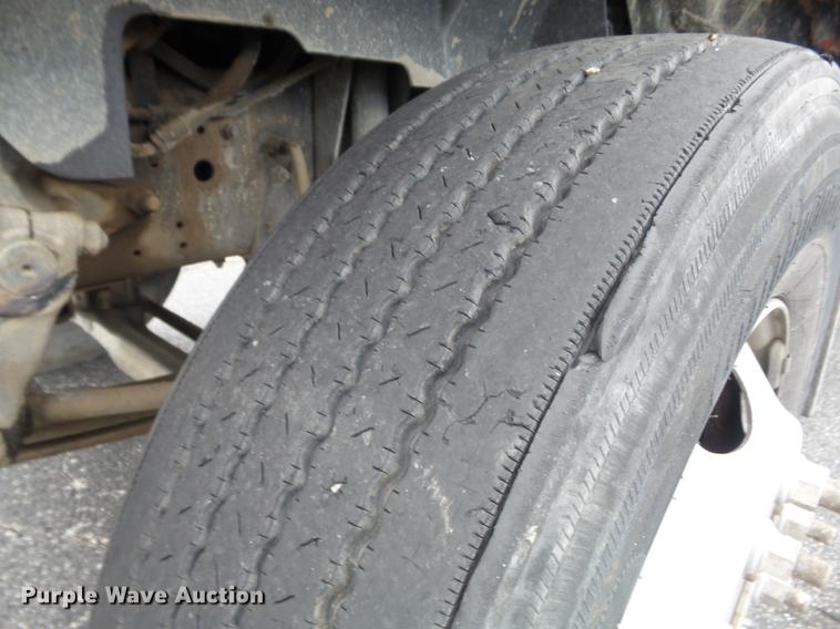 image for item CC9724 2002 Chevrolet C7500 bucket truck