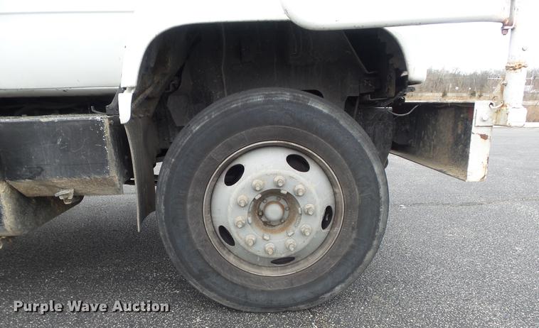 image for item CC9724 2002 Chevrolet C7500 bucket truck