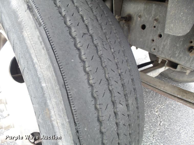 image for item CC9724 2002 Chevrolet C7500 bucket truck