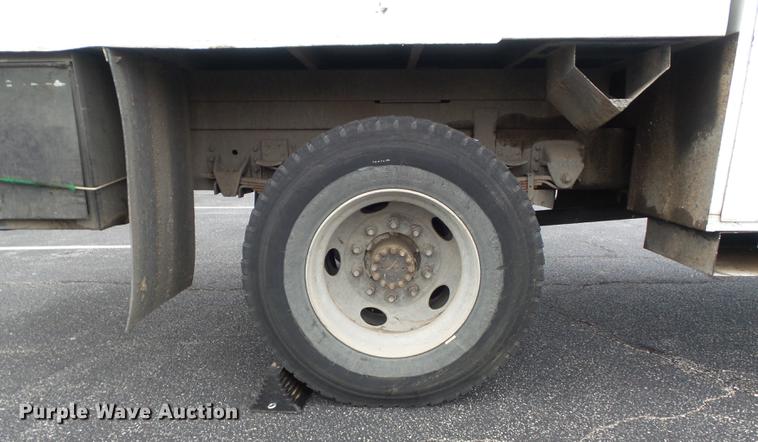 image for item CC9724 2002 Chevrolet C7500 bucket truck