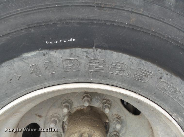 image for item CC9724 2002 Chevrolet C7500 bucket truck