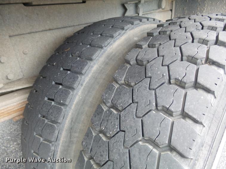 image for item CC9724 2002 Chevrolet C7500 bucket truck