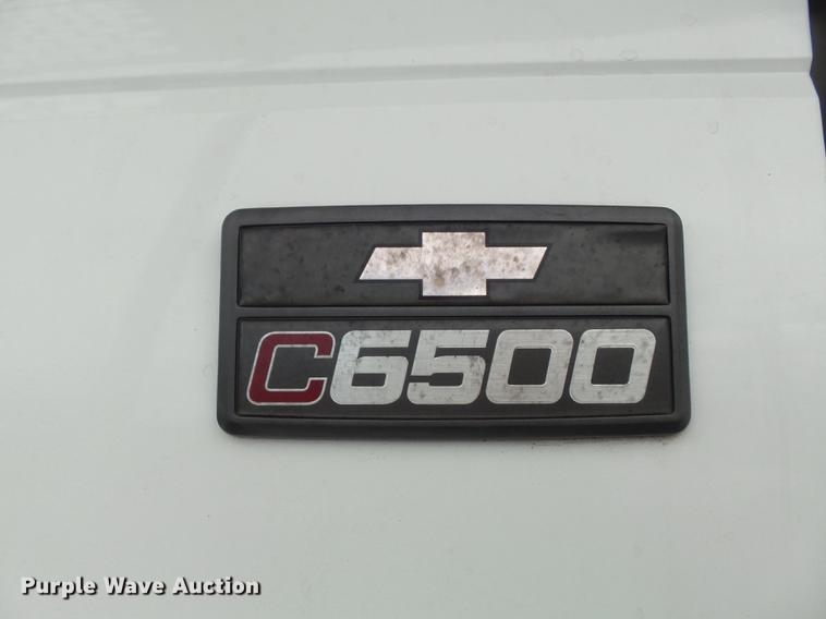 image for item CC9724 2002 Chevrolet C7500 bucket truck