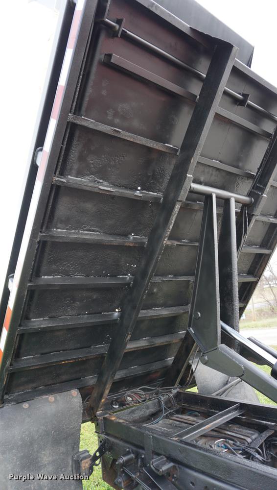 image for item DA1459 2004 Ford F350 Super Duty XL dump bed pickup truck