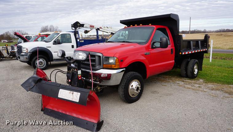 image for item DA1461 2001 Ford F350 Super Duty dump bed pickup truck