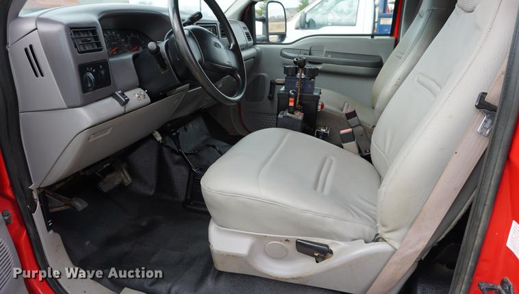 image for item DA1461 2001 Ford F350 Super Duty dump bed pickup truck