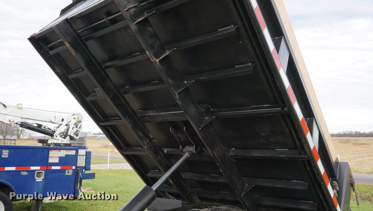 image for item DA1461 2001 Ford F350 Super Duty dump bed pickup truck