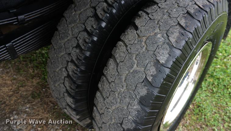 image for item DA1461 2001 Ford F350 Super Duty dump bed pickup truck