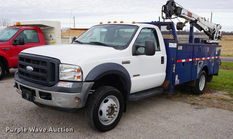 image for item DA1462 2006 Ford F550 utility bed truck with crane