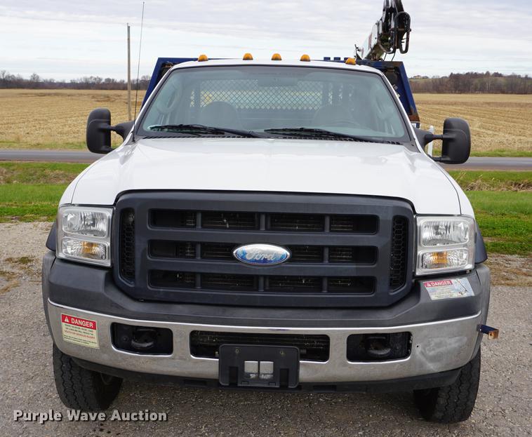 image for item DA1462 2006 Ford F550 utility bed truck with crane