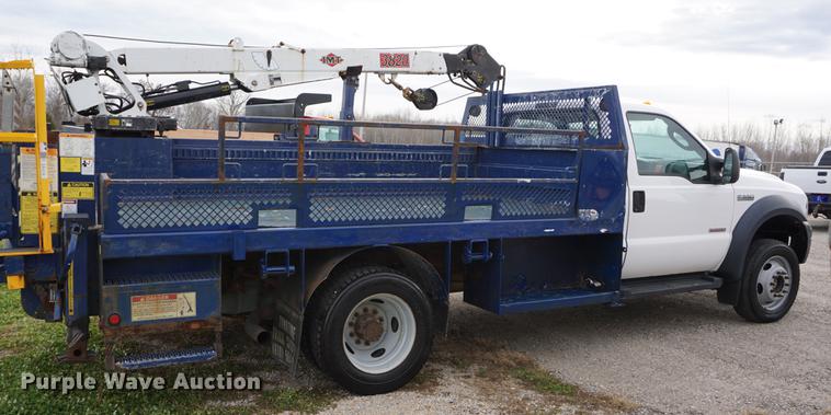 image for item DA1462 2006 Ford F550 utility bed truck with crane
