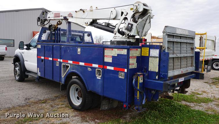 image for item DA1462 2006 Ford F550 utility bed truck with crane