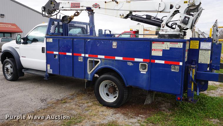 image for item DA1462 2006 Ford F550 utility bed truck with crane
