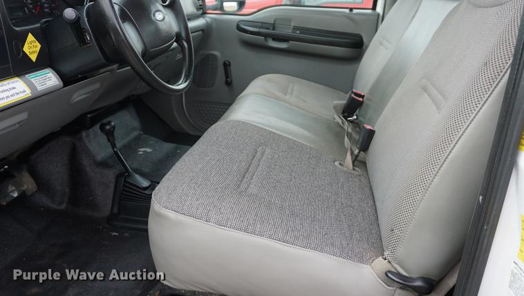 image for item DA1462 2006 Ford F550 utility bed truck with crane