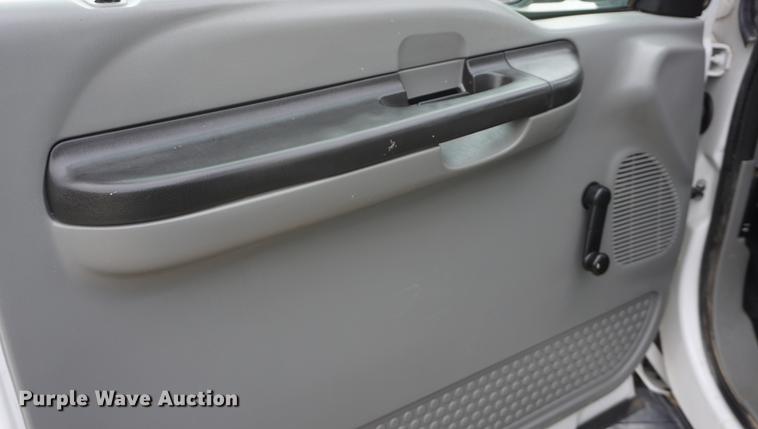 image for item DA1462 2006 Ford F550 utility bed truck with crane