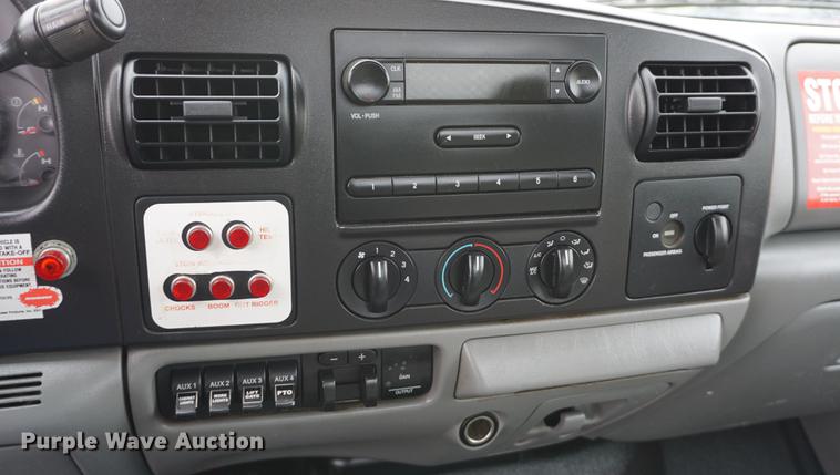 image for item DA1462 2006 Ford F550 utility bed truck with crane