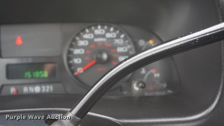 image for item DA1462 2006 Ford F550 utility bed truck with crane