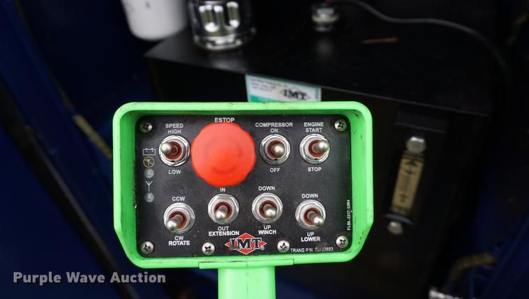 image for item DA1462 2006 Ford F550 utility bed truck with crane