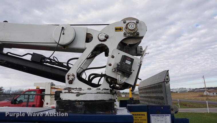 image for item DA1462 2006 Ford F550 utility bed truck with crane