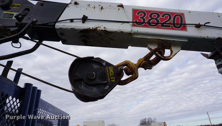 image for item DA1462 2006 Ford F550 utility bed truck with crane