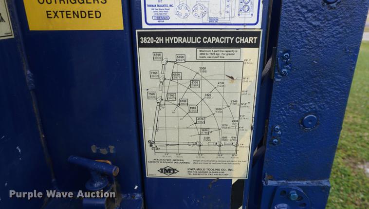 image for item DA1462 2006 Ford F550 utility bed truck with crane