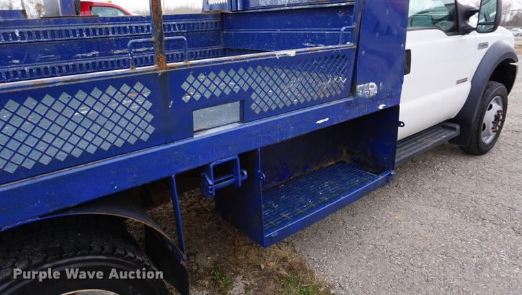 image for item DA1462 2006 Ford F550 utility bed truck with crane