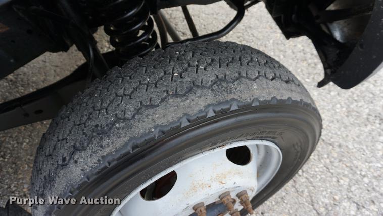 image for item DA1462 2006 Ford F550 utility bed truck with crane