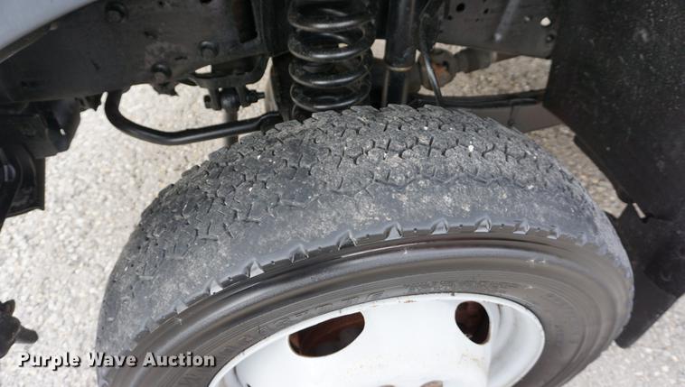 image for item DA1462 2006 Ford F550 utility bed truck with crane