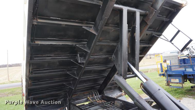 image for item DA1463 2003 Ford F350 Super Duty dump truck