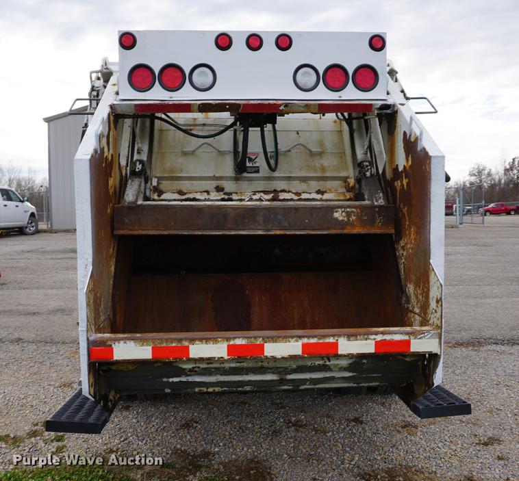 image for item DA1464 2005 Isuzu NPC75C refuse truck