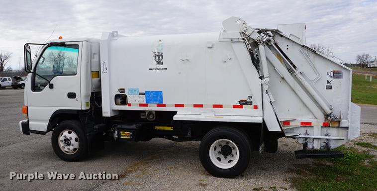 image for item DA1464 2005 Isuzu NPC75C refuse truck