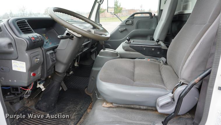 image for item DA1464 2005 Isuzu NPC75C refuse truck