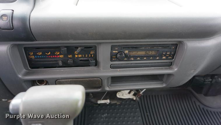 image for item DA1464 2005 Isuzu NPC75C refuse truck