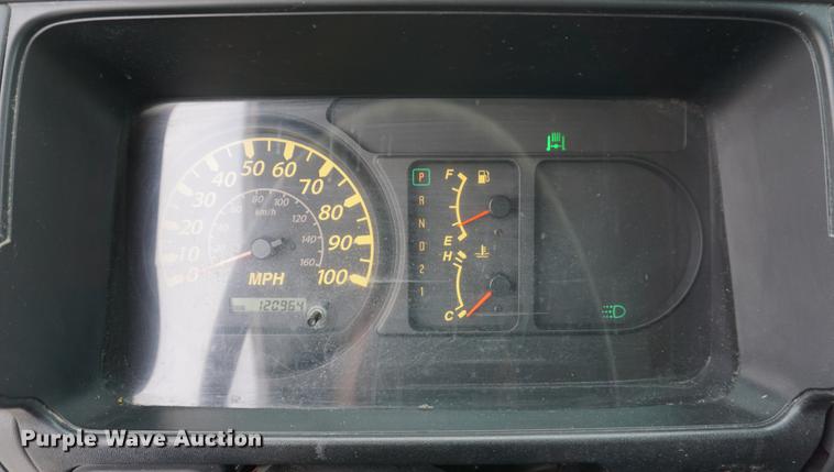 image for item DA1464 2005 Isuzu NPC75C refuse truck