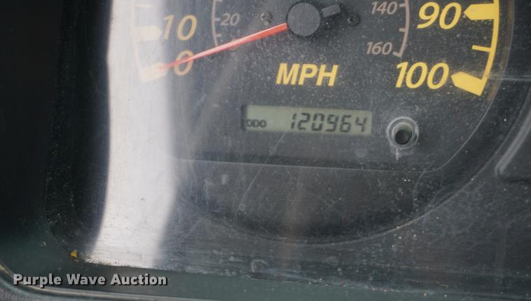 image for item DA1464 2005 Isuzu NPC75C refuse truck