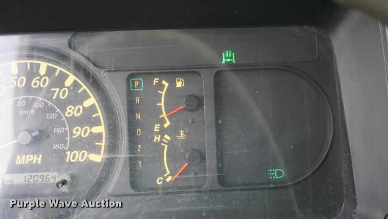 image for item DA1464 2005 Isuzu NPC75C refuse truck