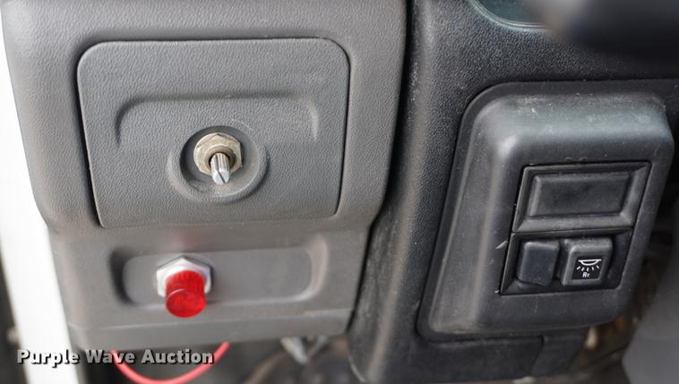 image for item DA1464 2005 Isuzu NPC75C refuse truck