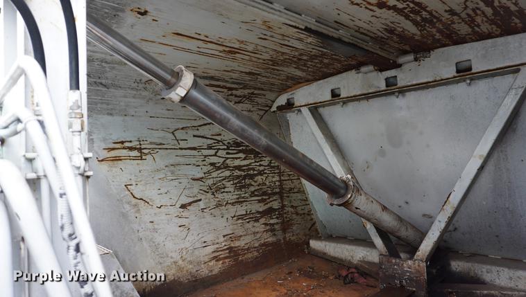 image for item DA1464 2005 Isuzu NPC75C refuse truck