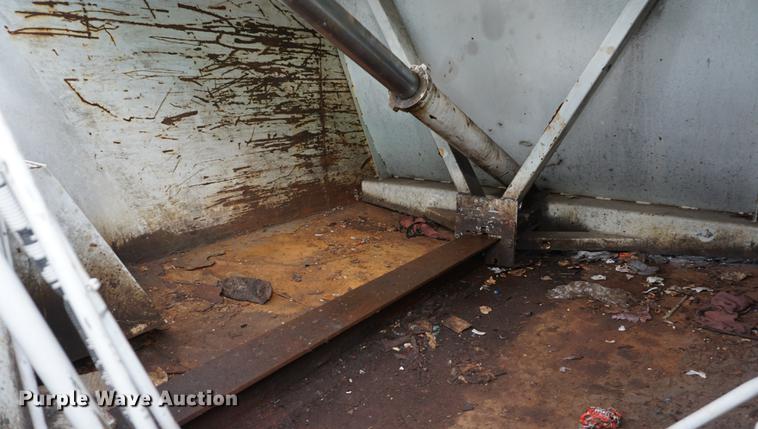 image for item DA1464 2005 Isuzu NPC75C refuse truck