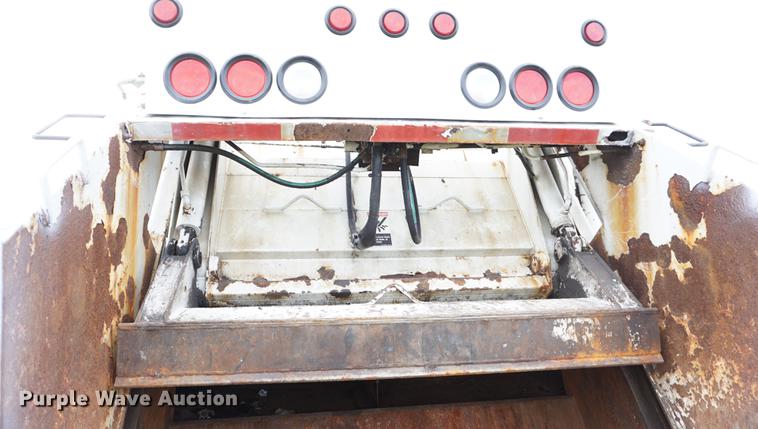 image for item DA1464 2005 Isuzu NPC75C refuse truck