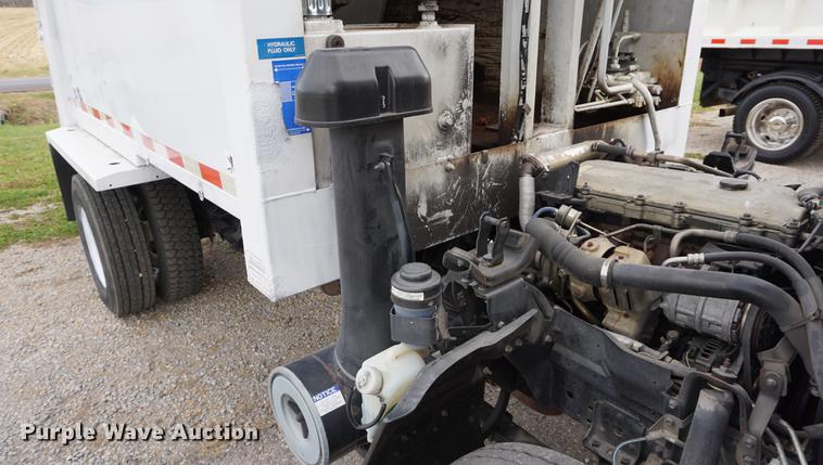 image for item DA1464 2005 Isuzu NPC75C refuse truck