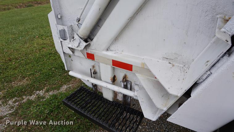 image for item DA1464 2005 Isuzu NPC75C refuse truck