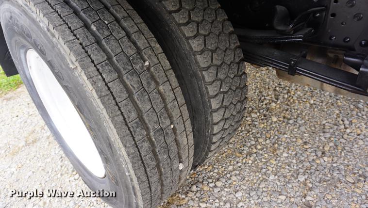 image for item DA1464 2005 Isuzu NPC75C refuse truck