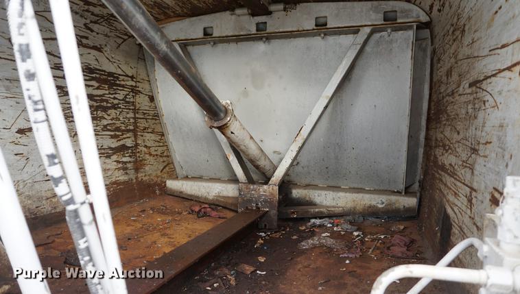 image for item DA1464 2005 Isuzu NPC75C refuse truck