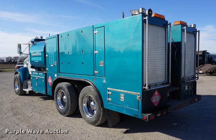 image for item DA1483 2003 Peterbilt 330 service truck