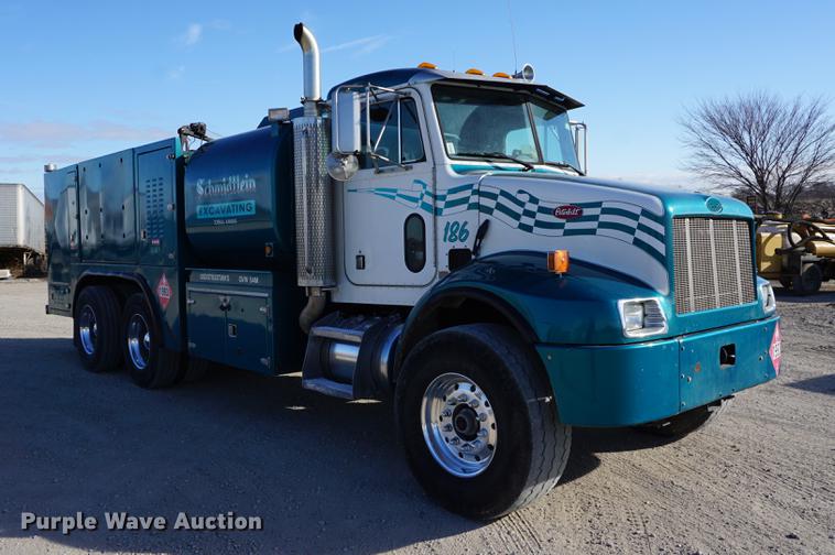 image for item DA1483 2003 Peterbilt 330 service truck
